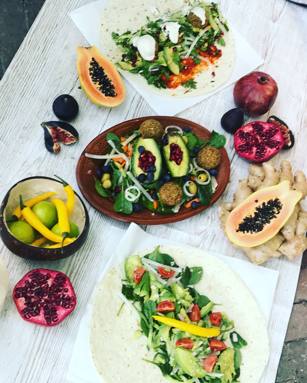 Mr. Blou I Love You: food & drinks
