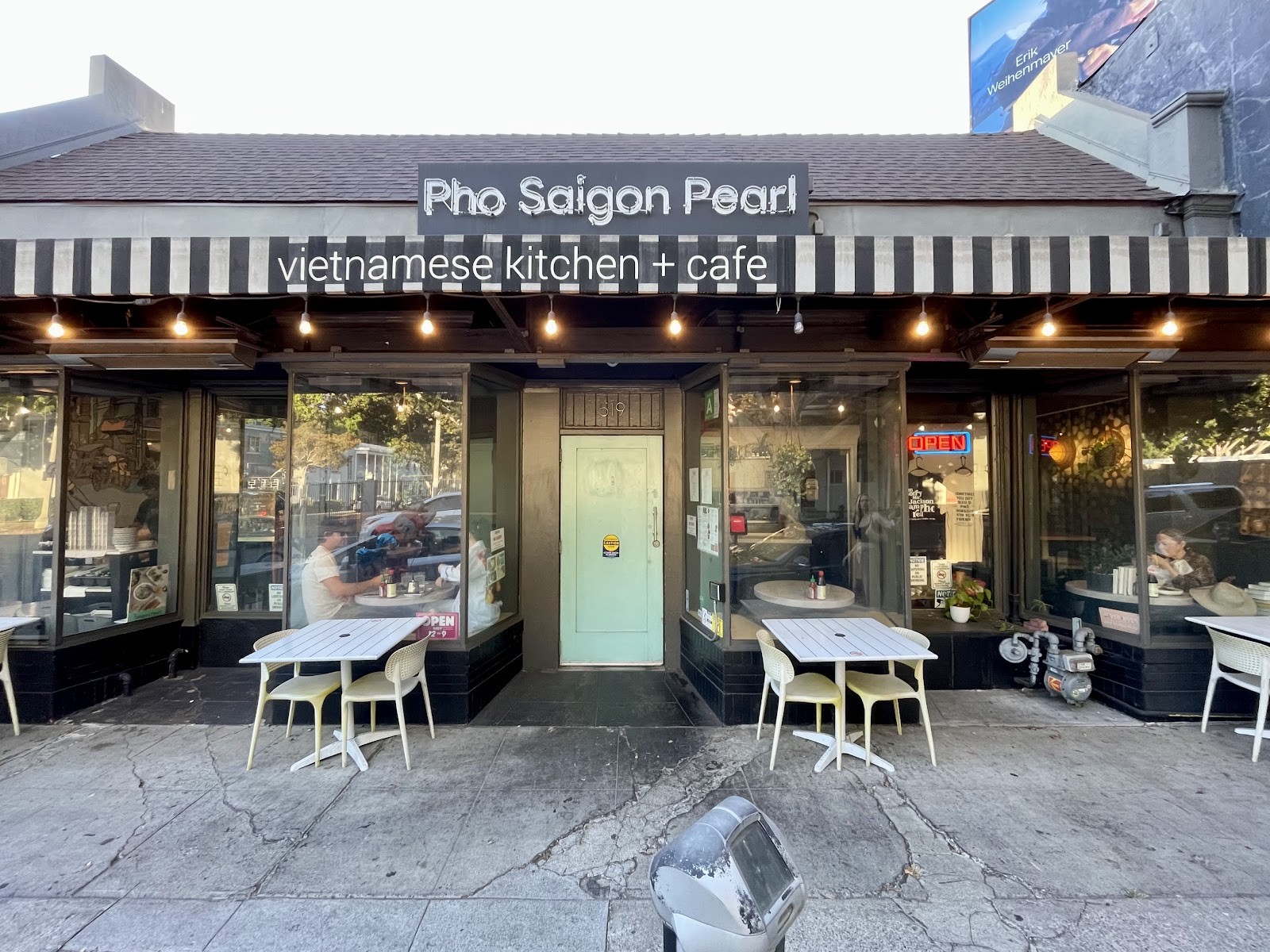 Pho Saigon Pearl: the place