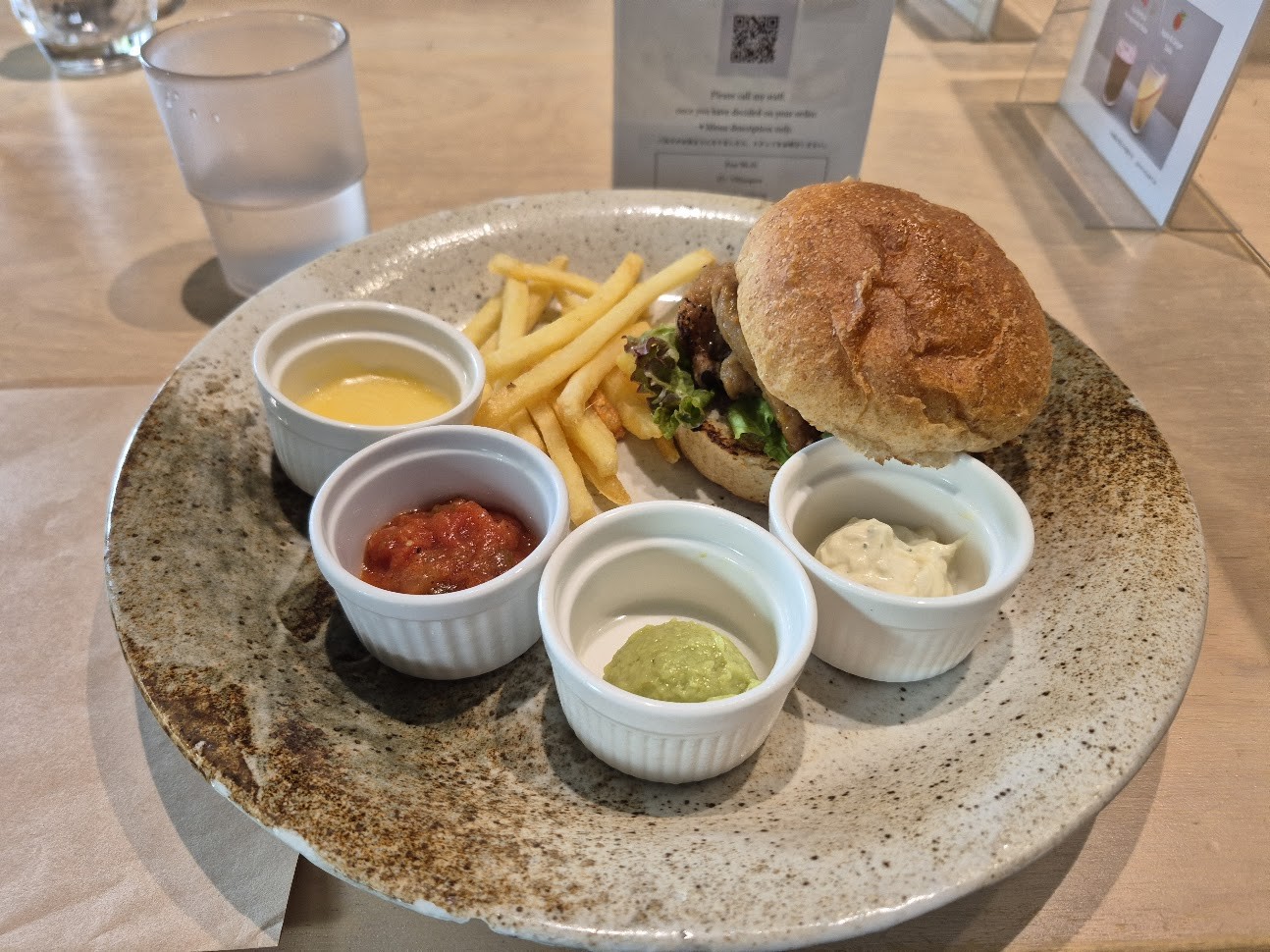 Vegan Bistro Jangara: food & drinks