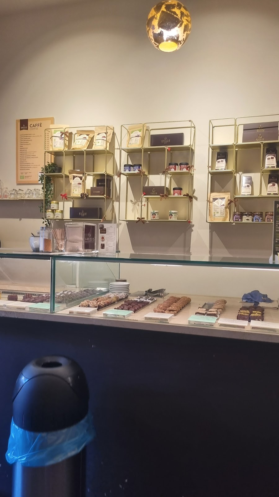 Grezzo Raw Chocolate - Piazza Euclide: the place