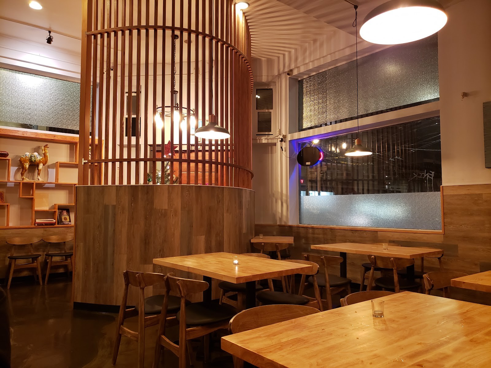 YH - Beijing Duck House 颐和北京烤鴨店: the place
