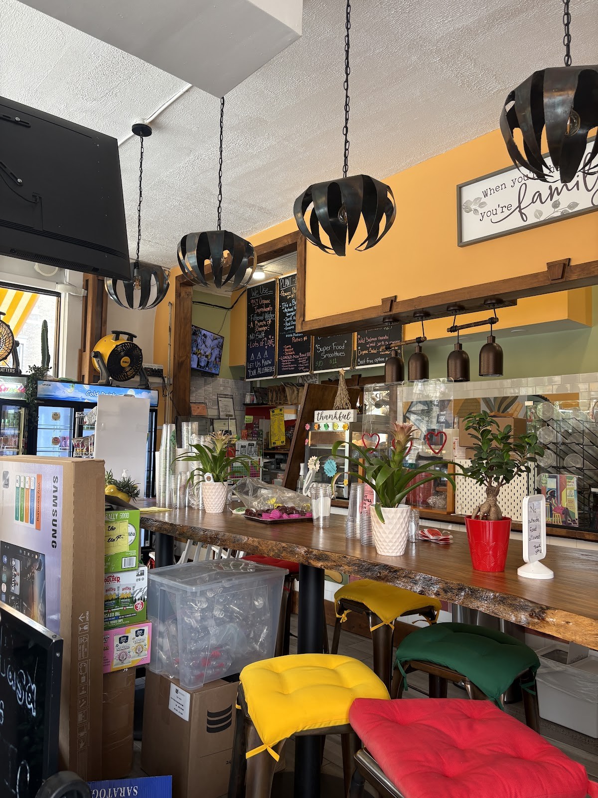 Pasa Pasa juice bar and food: the place