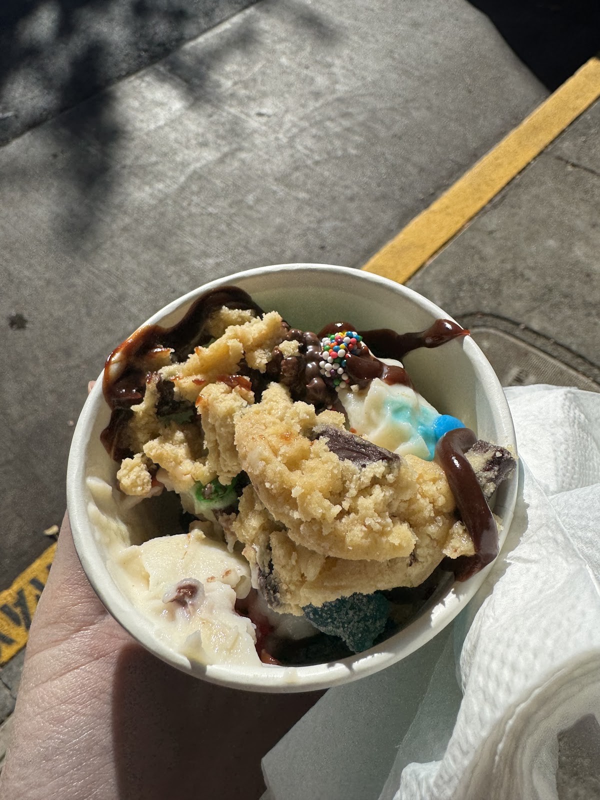 Easy Breezy Frozen Yogurt: food & drinks