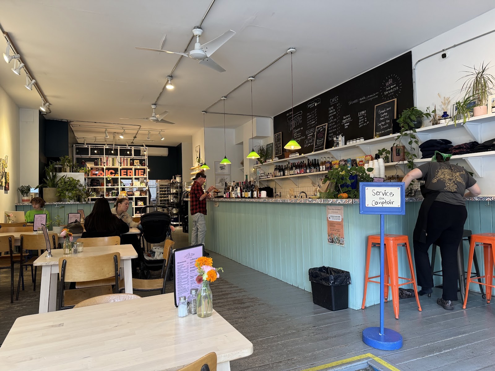 Le Café Bloom: the place