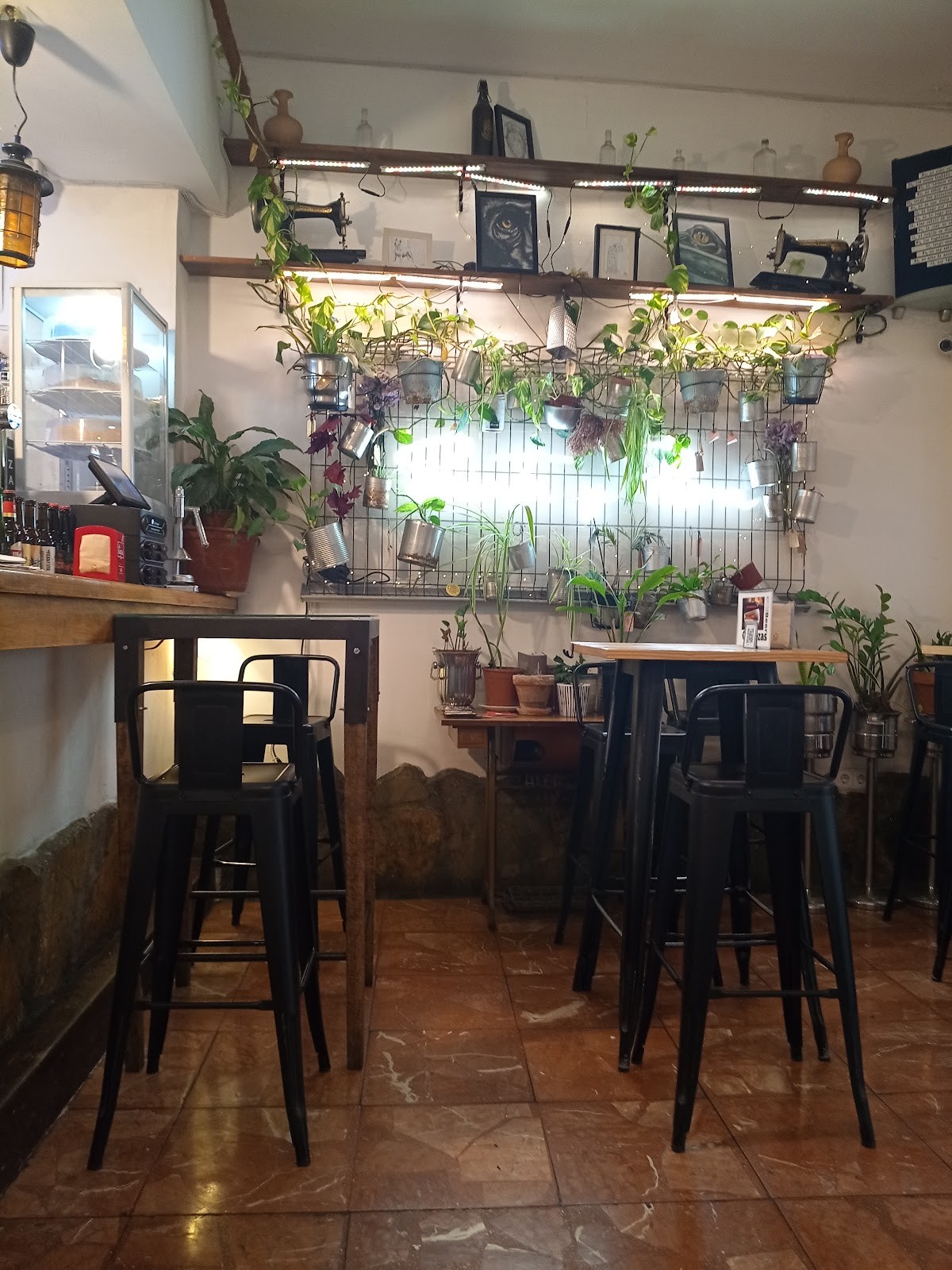 Santa y Pura Vegan Bar: the place