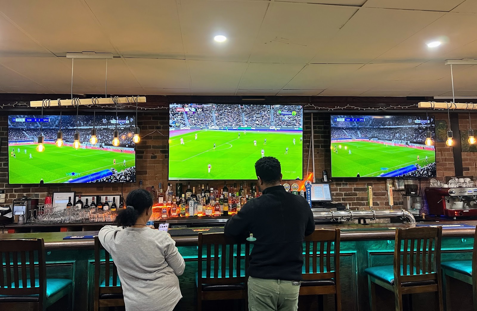 Arada Bar and Restaurant: the place