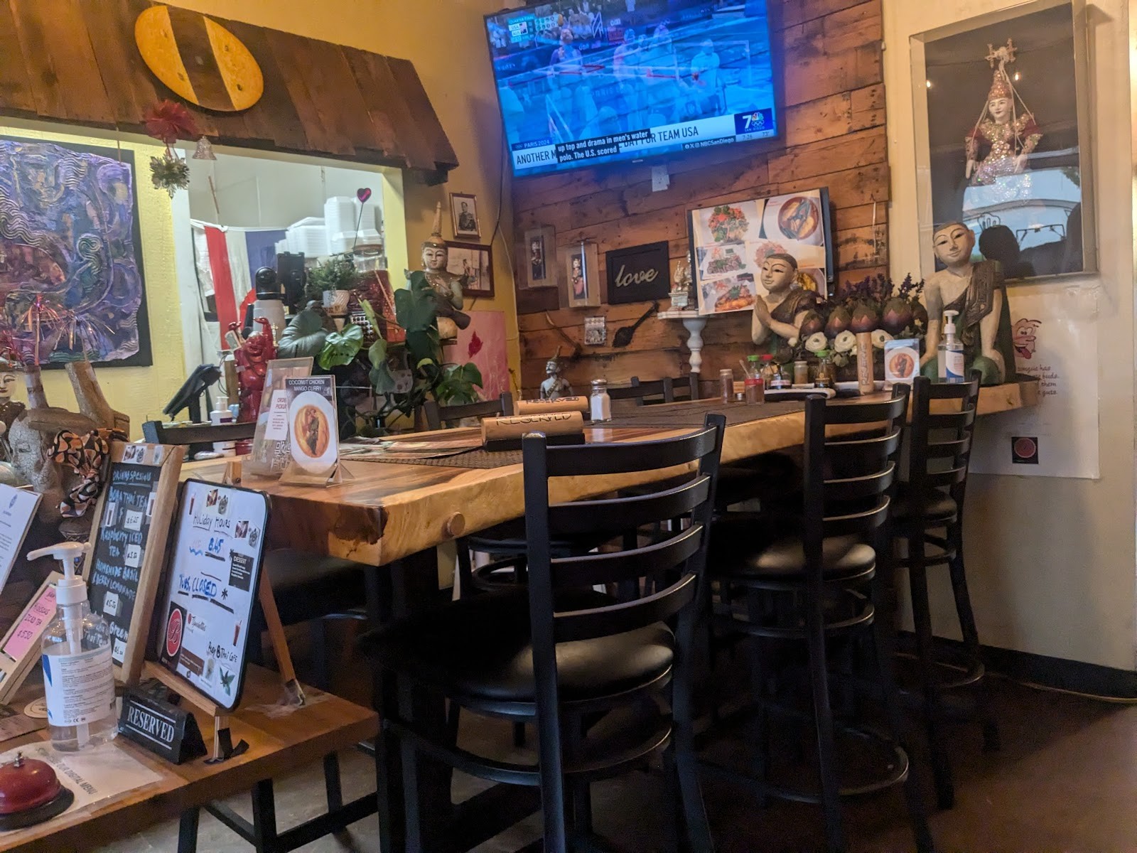 Busy B Thai Cafe: the place
