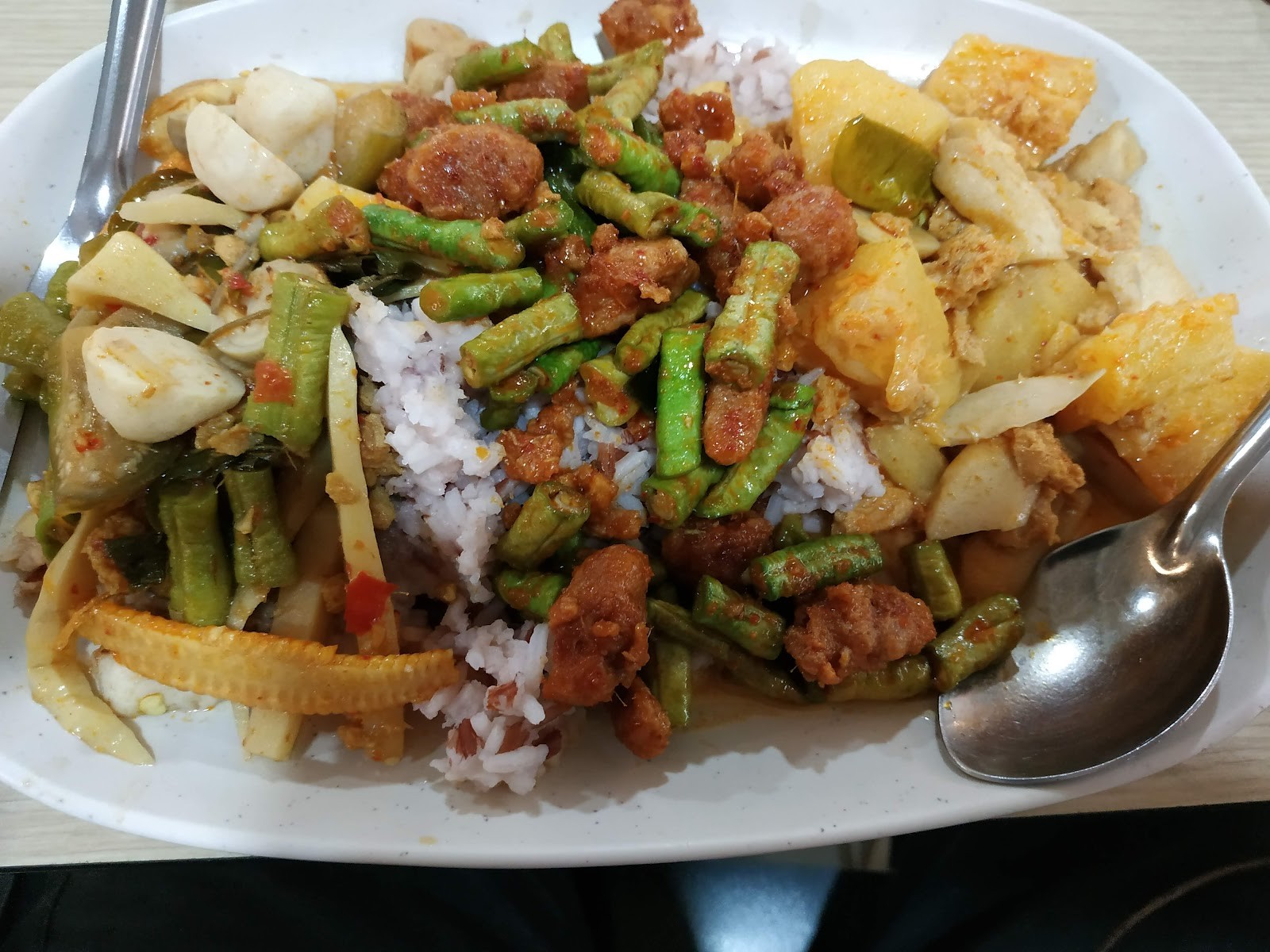 Rabiengboon: food & drinks