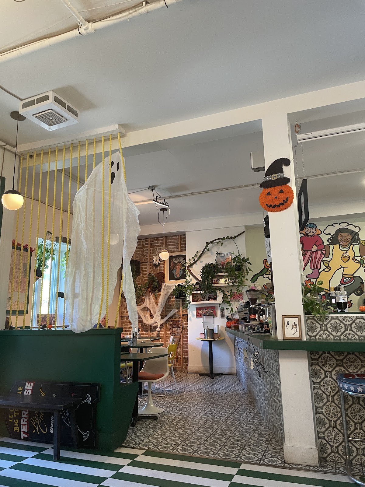 Le Café Big Trouble: the place