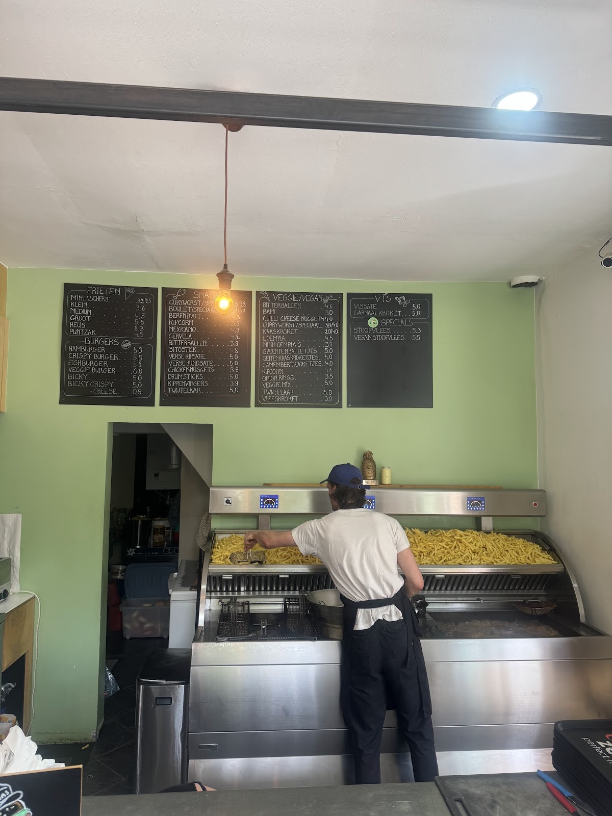 Frituur Tina: the place