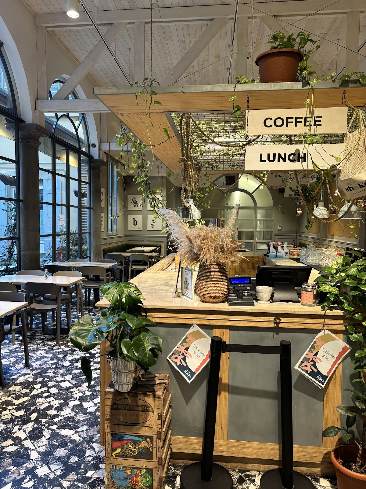 Shake Café: the place