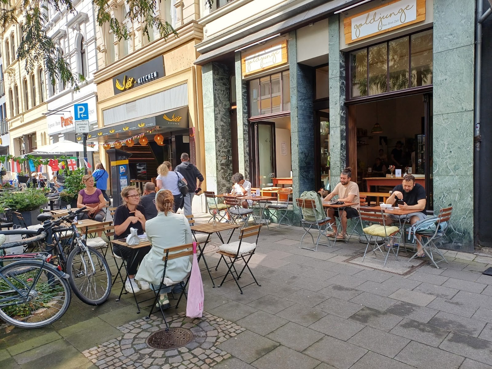 Café Goldjunge Nippes: the place