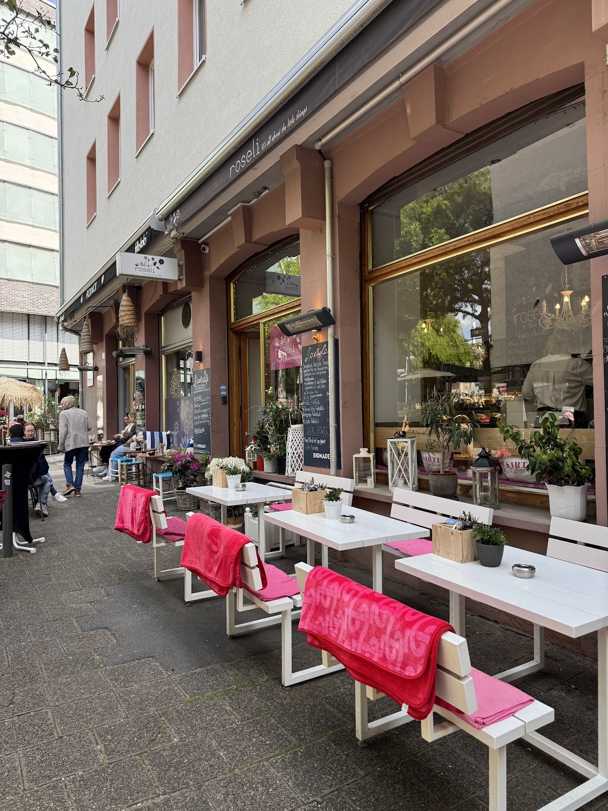 roseli Café - Bar - Frankfurt am Main: the place