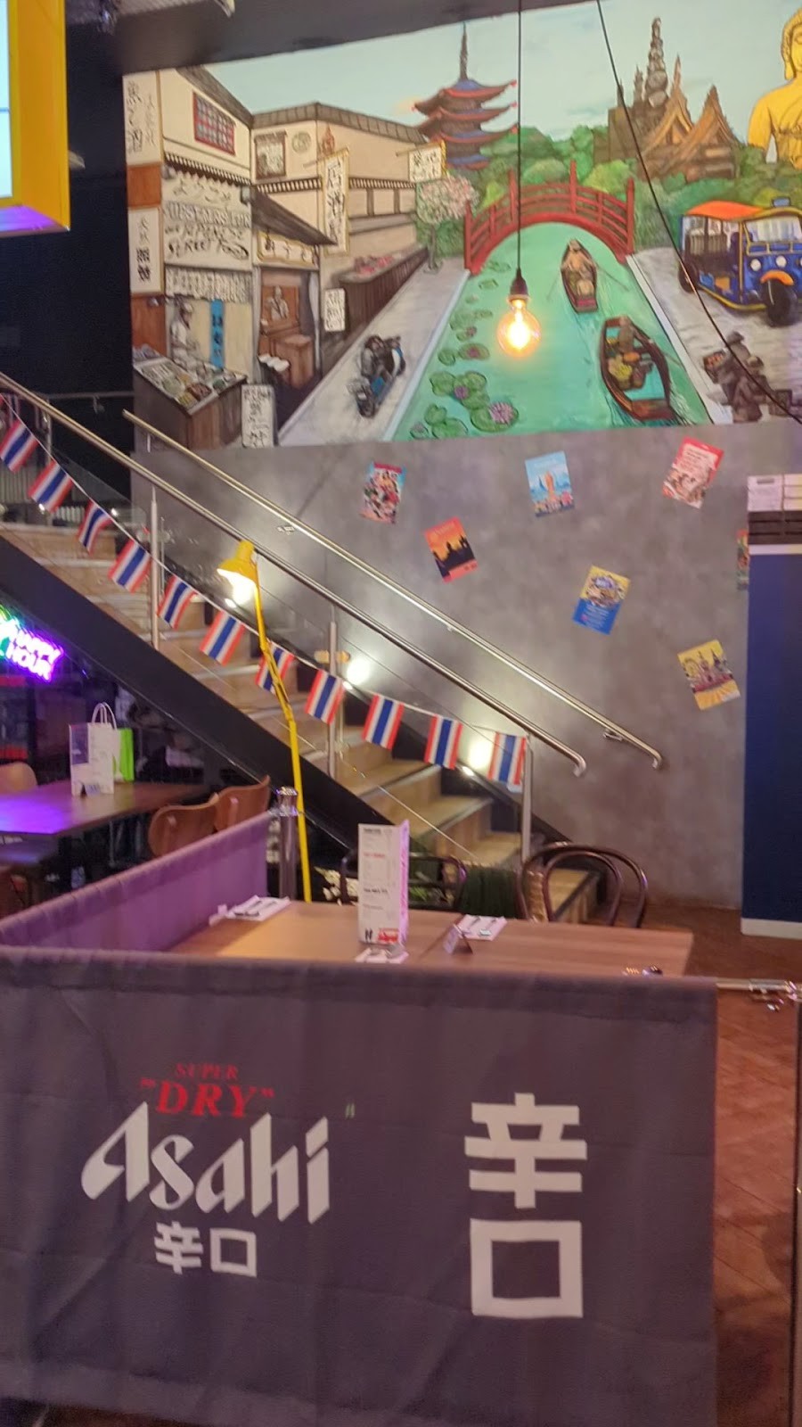 Mee Japanese & Thai Street Food: the place