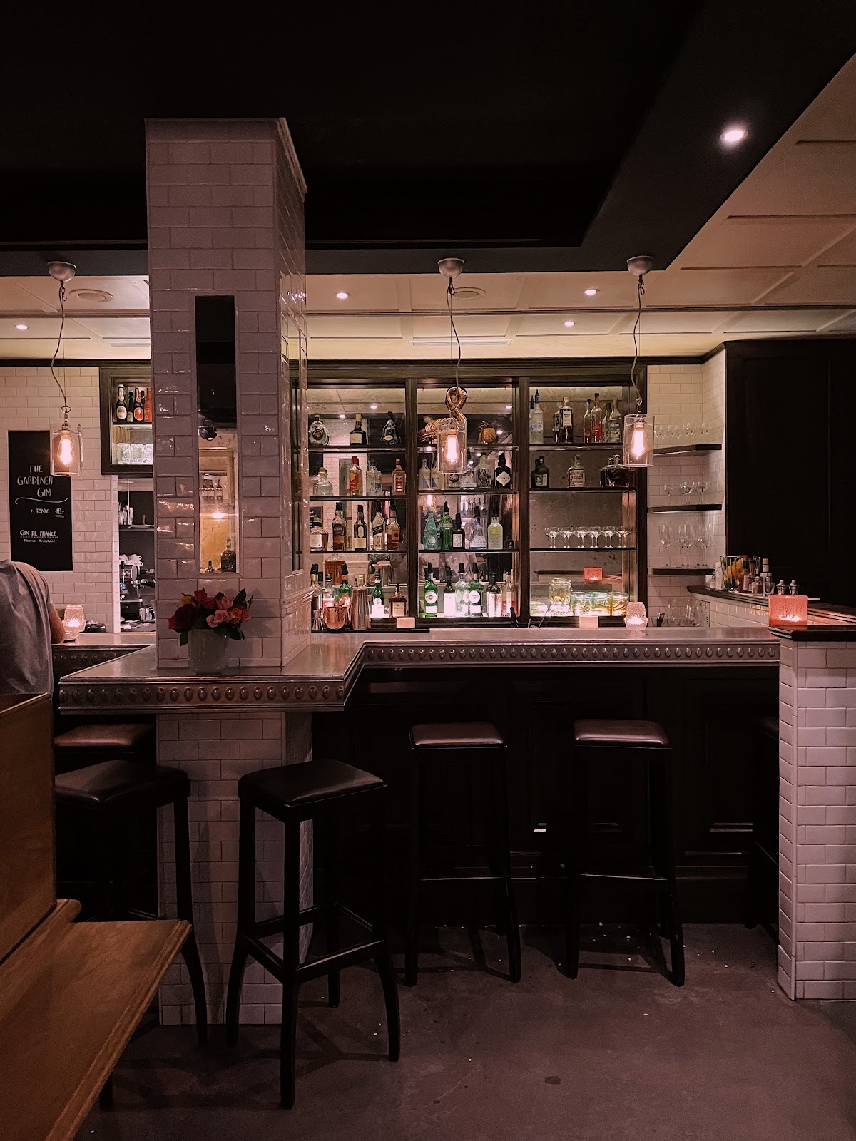 Rosaly's Restaurant & Bar: the place