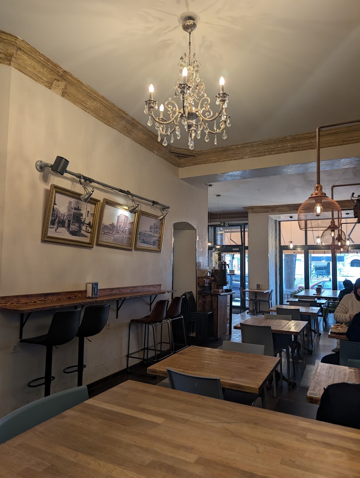 SNAUBAR: the place