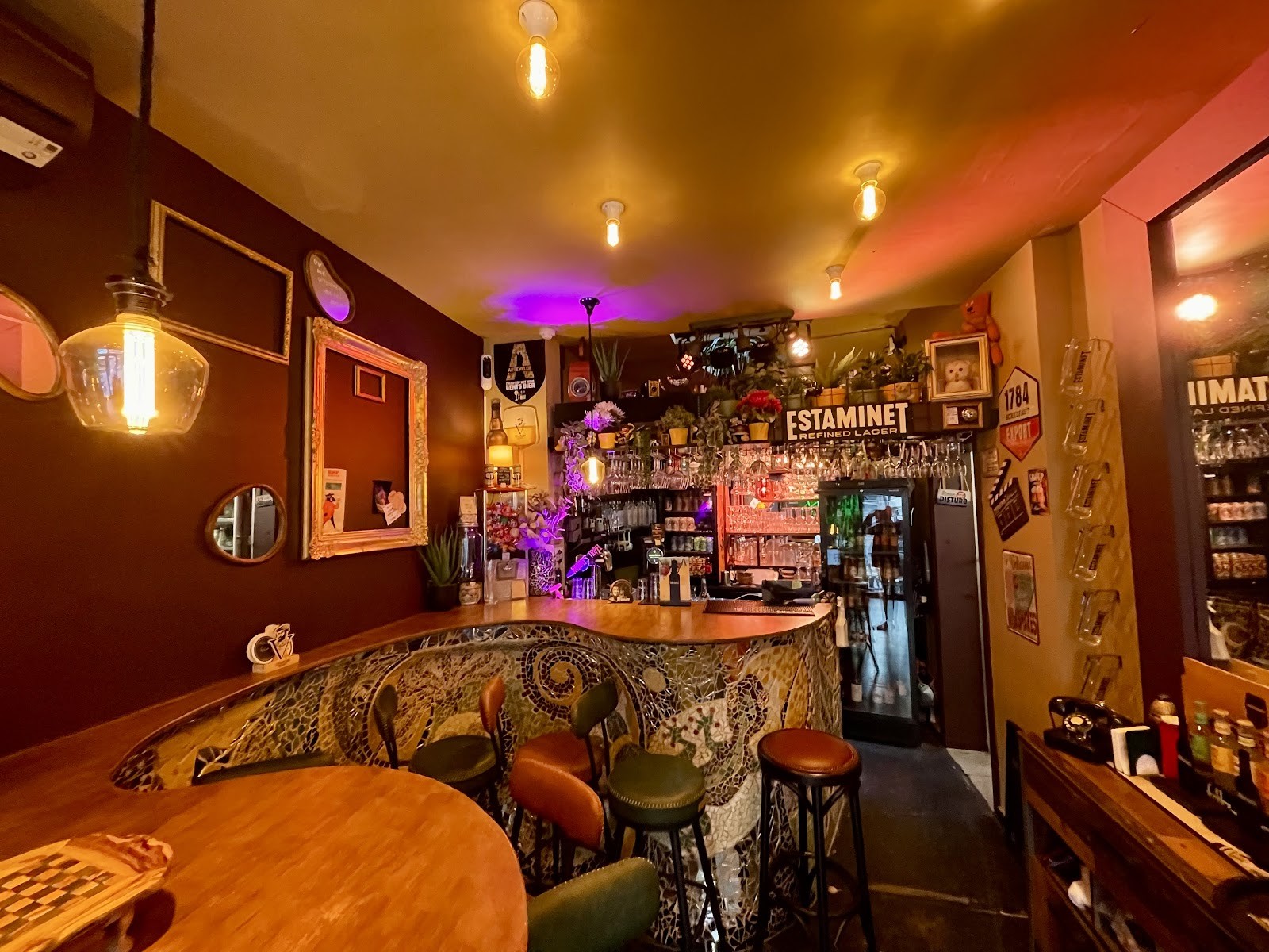 Den Johnny: the place