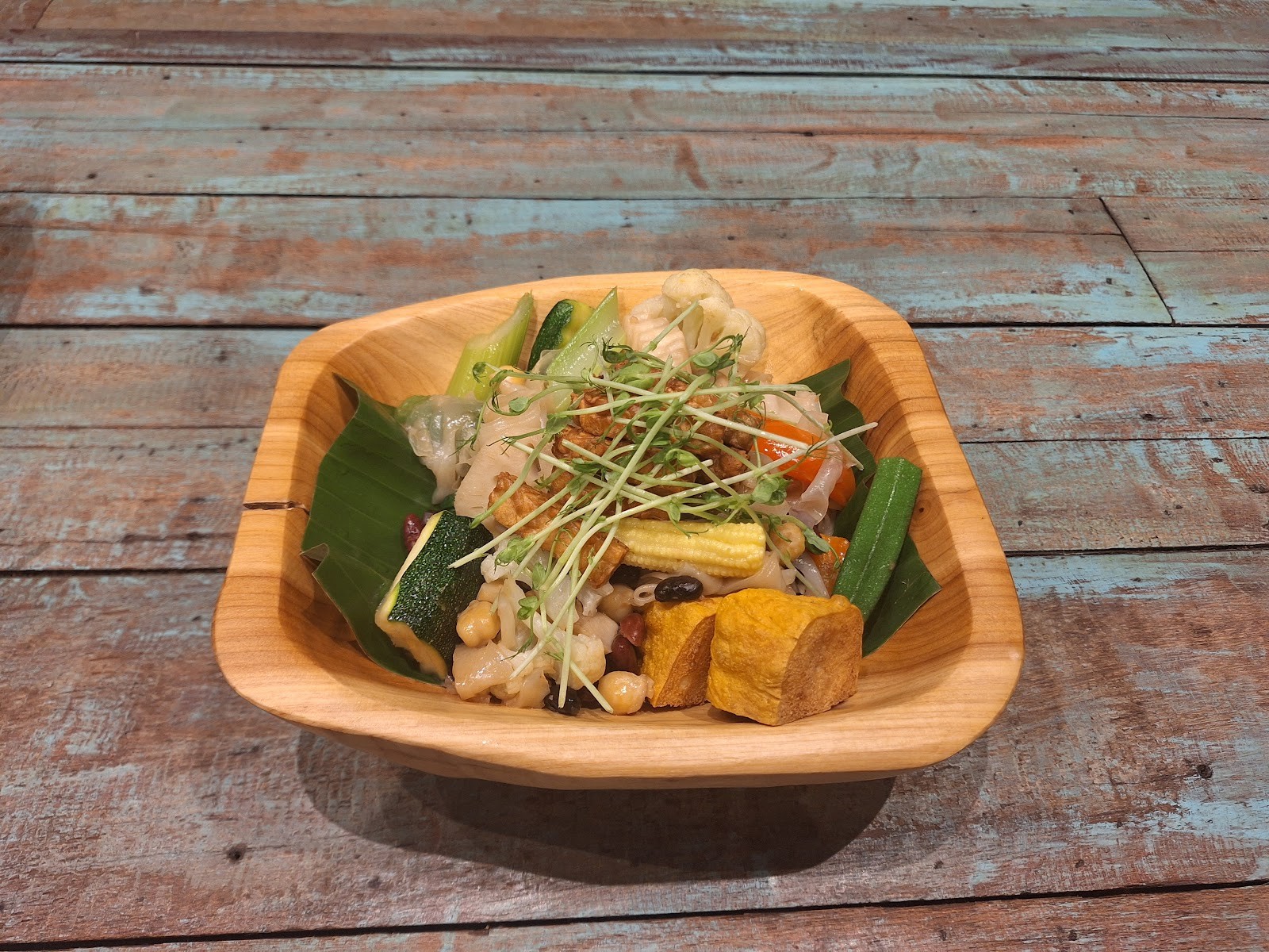 Mango Vegetarian & Vegan: food & drinks