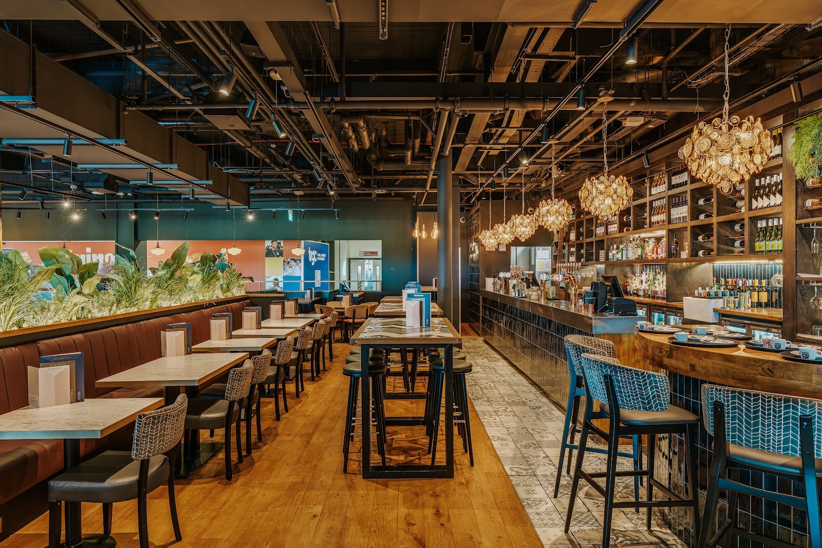 All Bar One Edinburgh Airport: the place