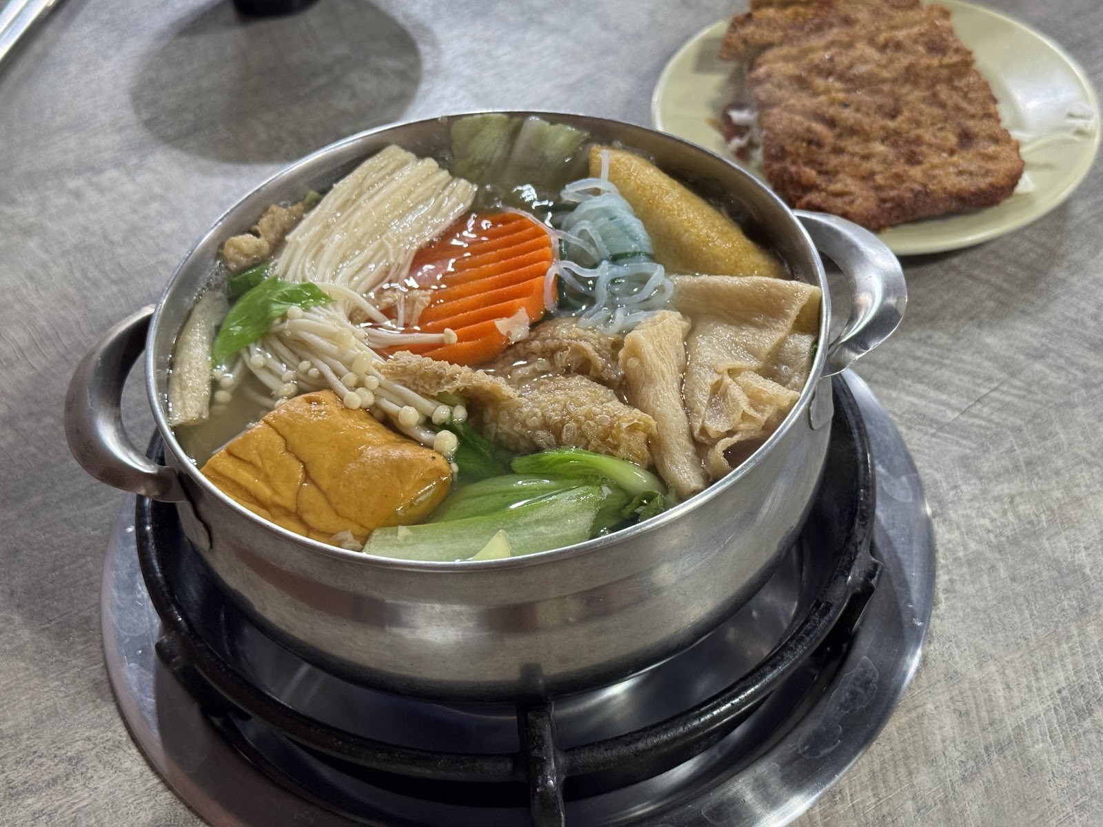 YuanHe Vegetarian Hotpot - 圓和素鍋: food & drinks