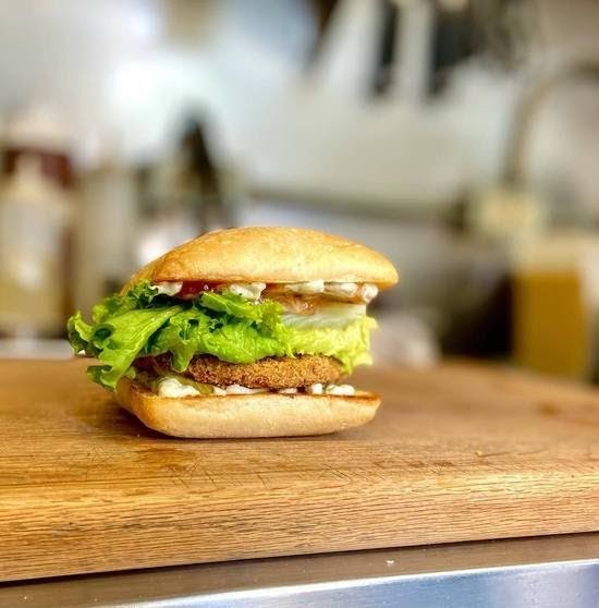 Bistro Vonish: food & drinks