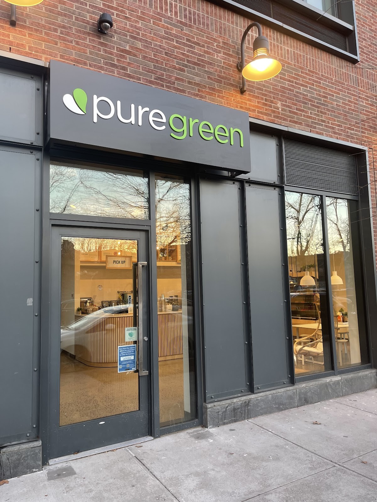 Pure Green - Juice Bar Greenpoint: the place