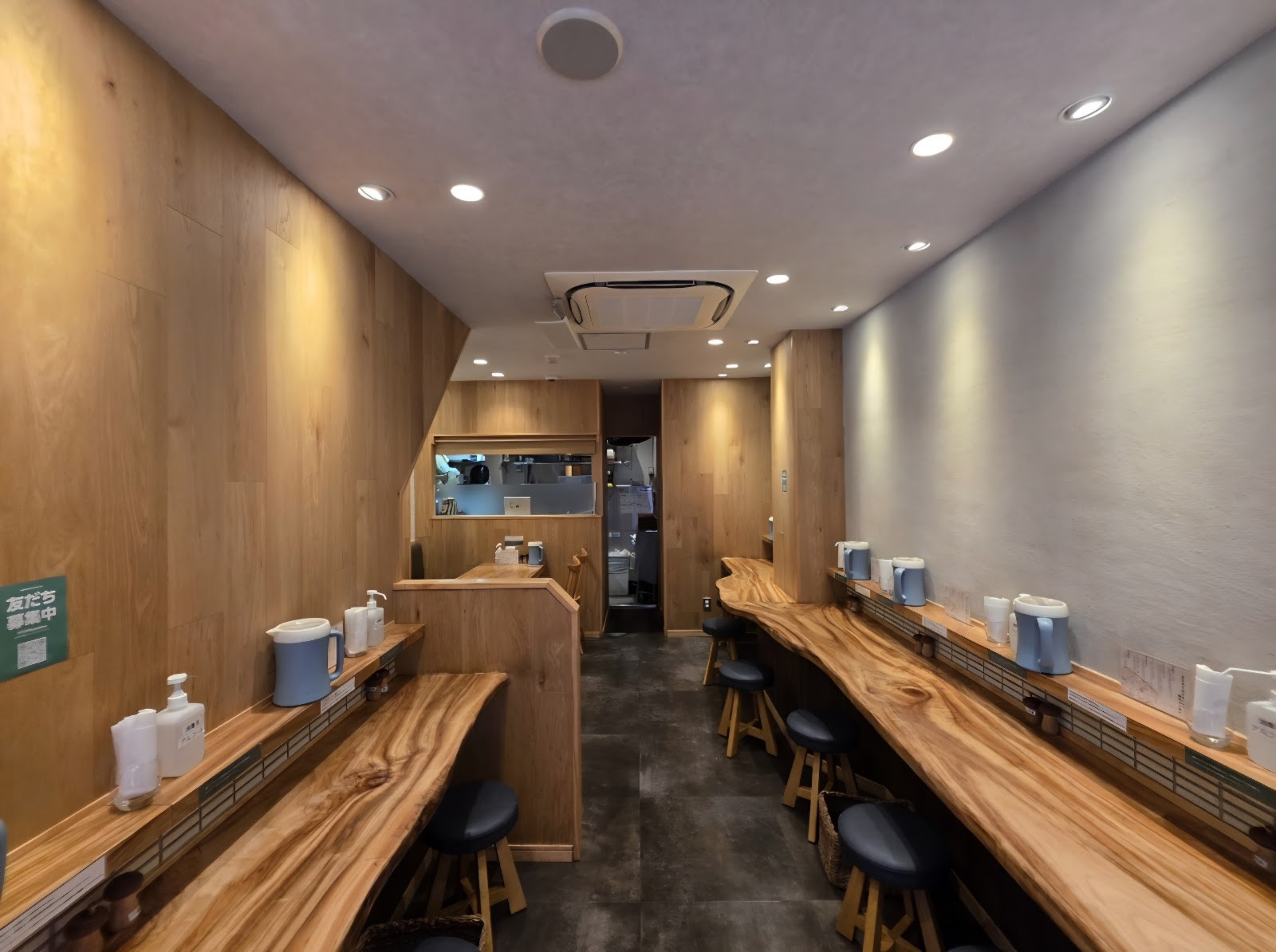 Ra-men Akasaka Mizuna: the place