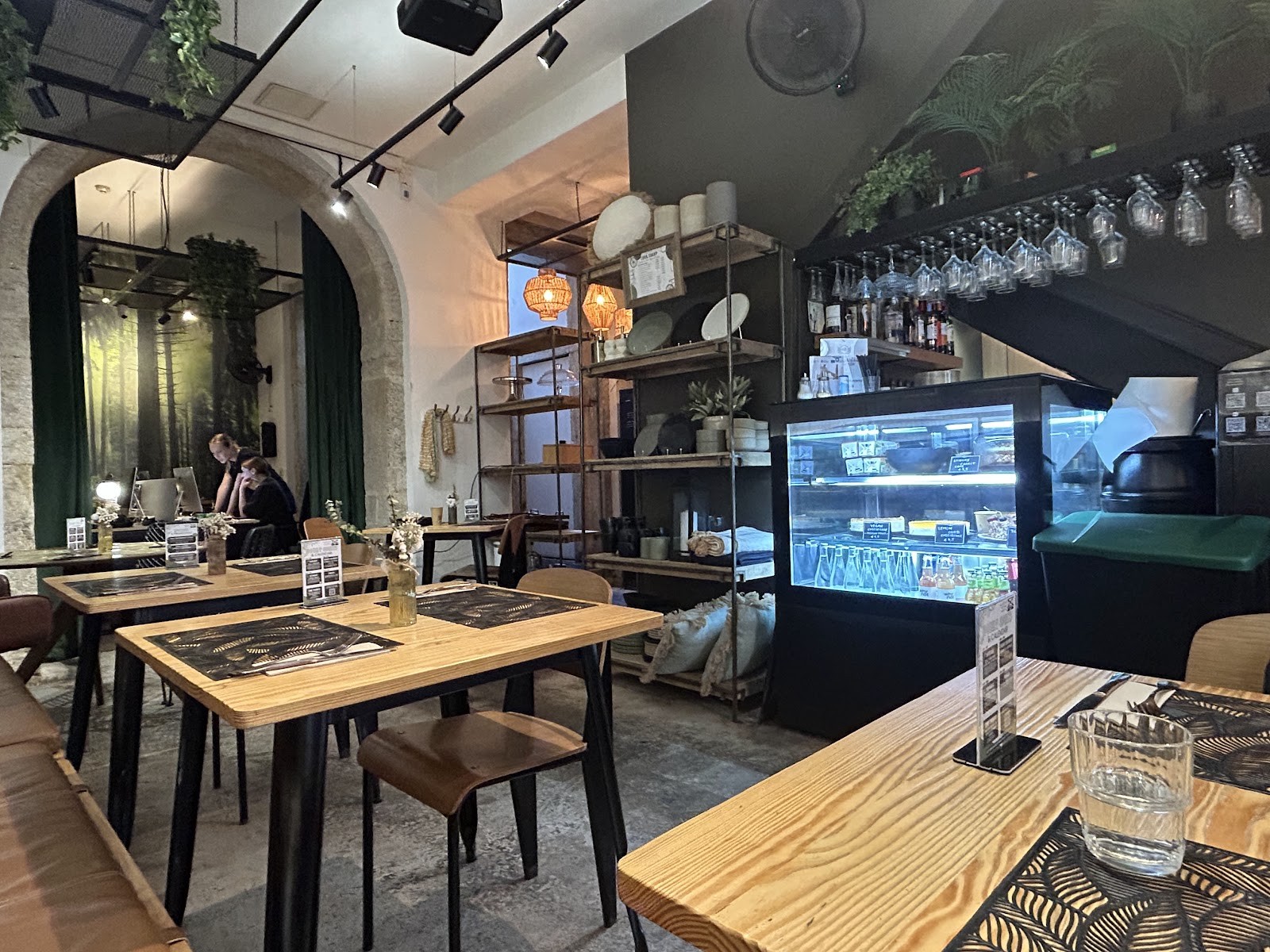 LOOK.Sharp Cafe Porto | Coworking | Events | Retail: the place