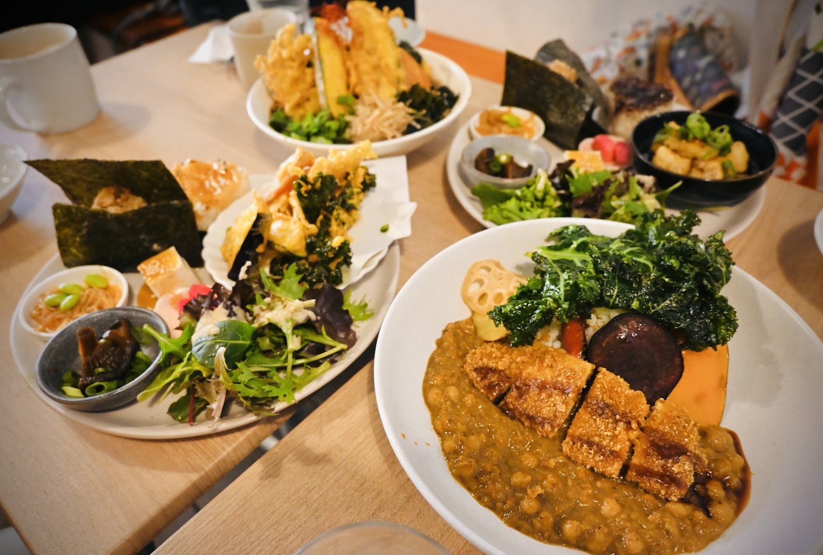Comeco Cafe & Sushi Bar: food & drinks