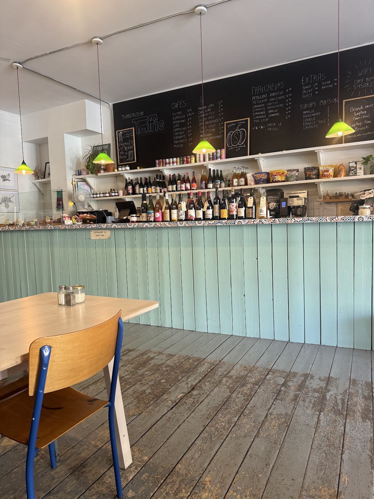 Le Café Bloom: the place