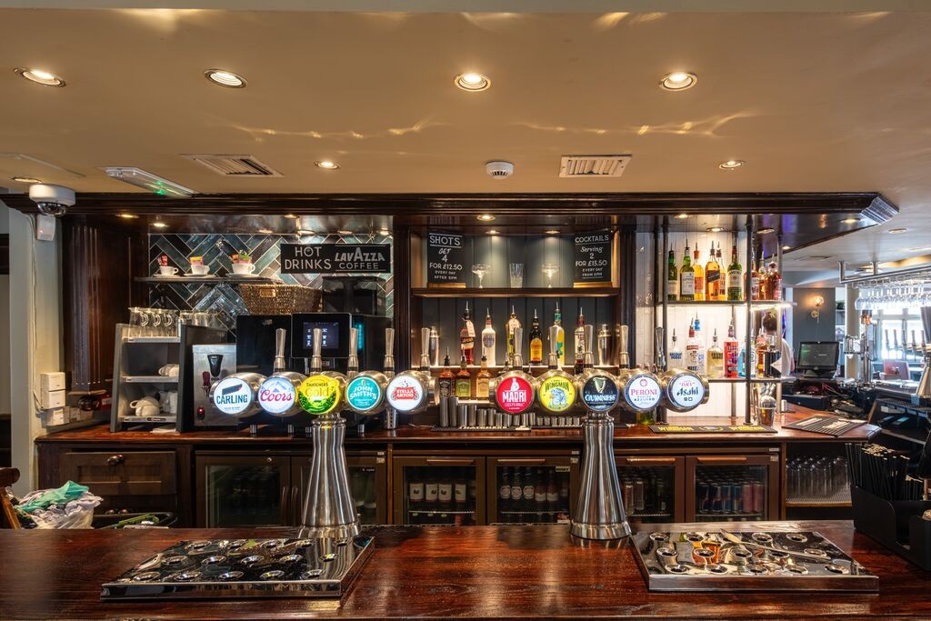 The Huntsman And Hounds: the place