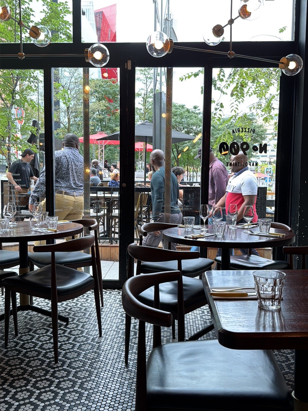 Pizzéria NO.900 - Quartier des spectacles: the place