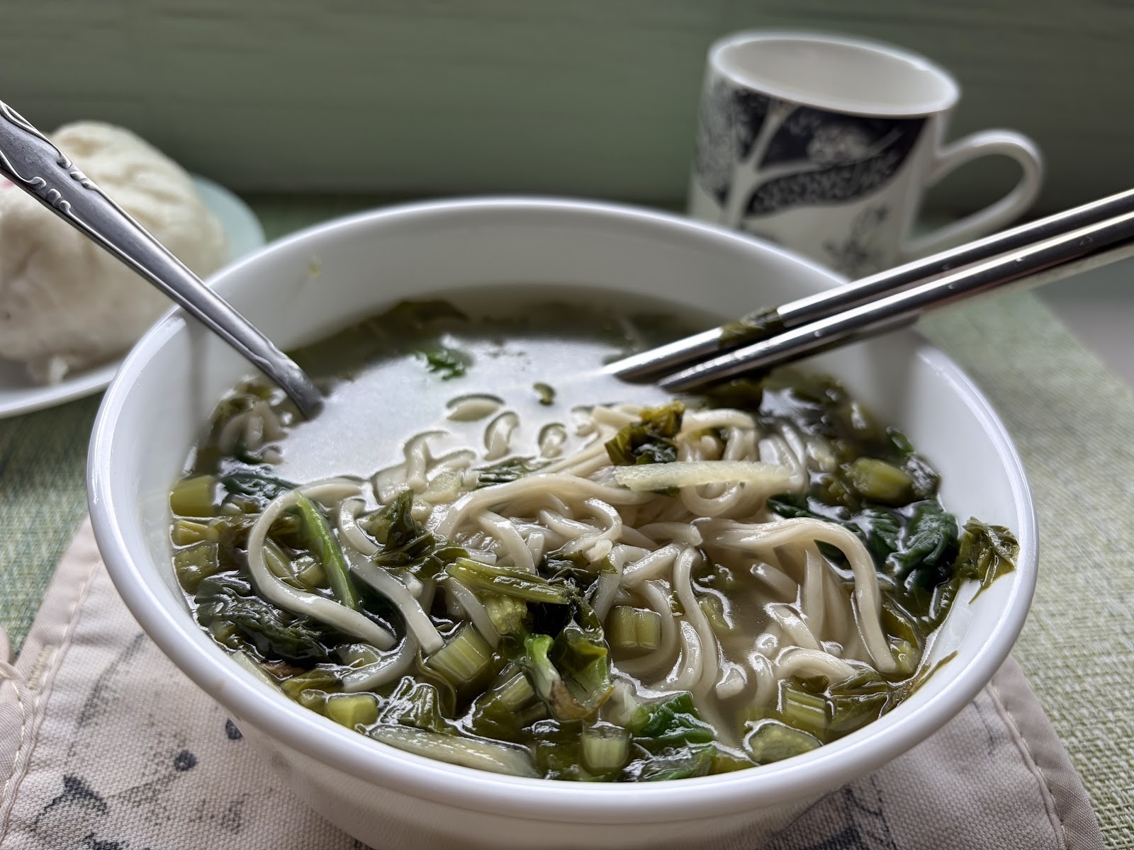 Xuě Lǐ Hóng 雪裏紅素食點心: food & drinks