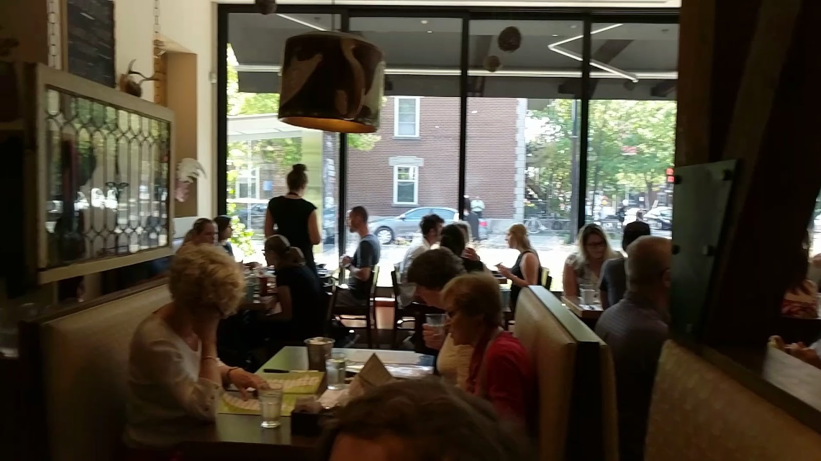 Resto La Grand-Mère Poule & Shack Attakk Beaubien: the place