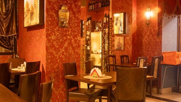 The Himalayan Treasure ,Halal Indian & Nepalese Restaurant, طعام حلال: the place