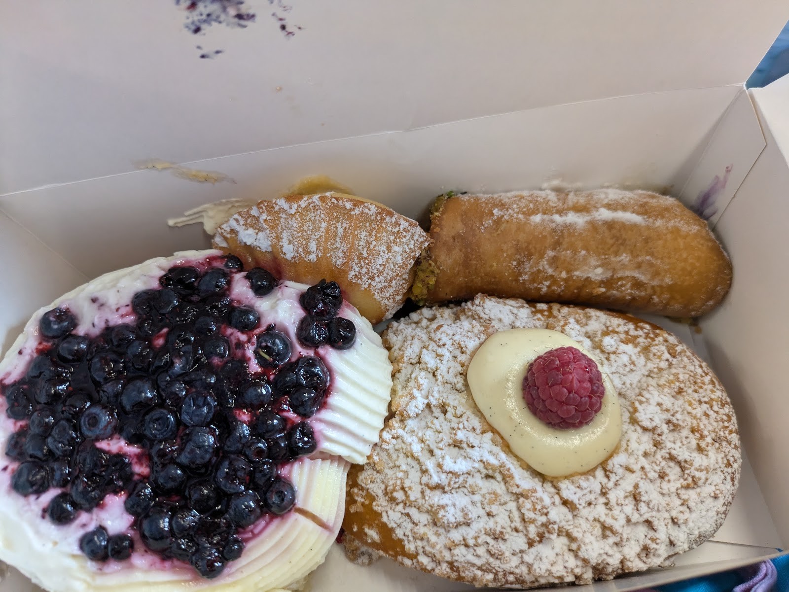 BAJA Vegan Patisserie: food & drinks