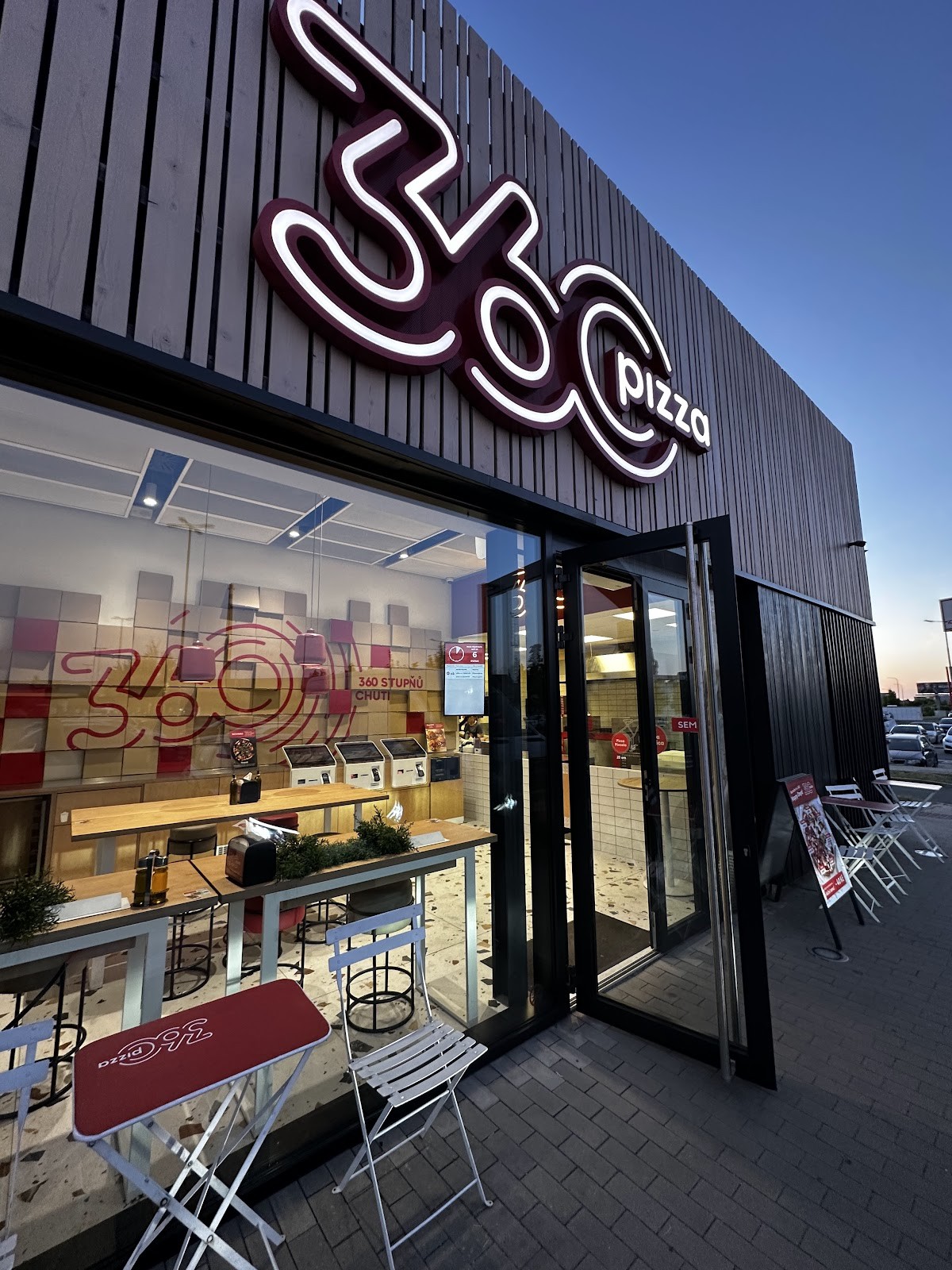 360pizza: the place
