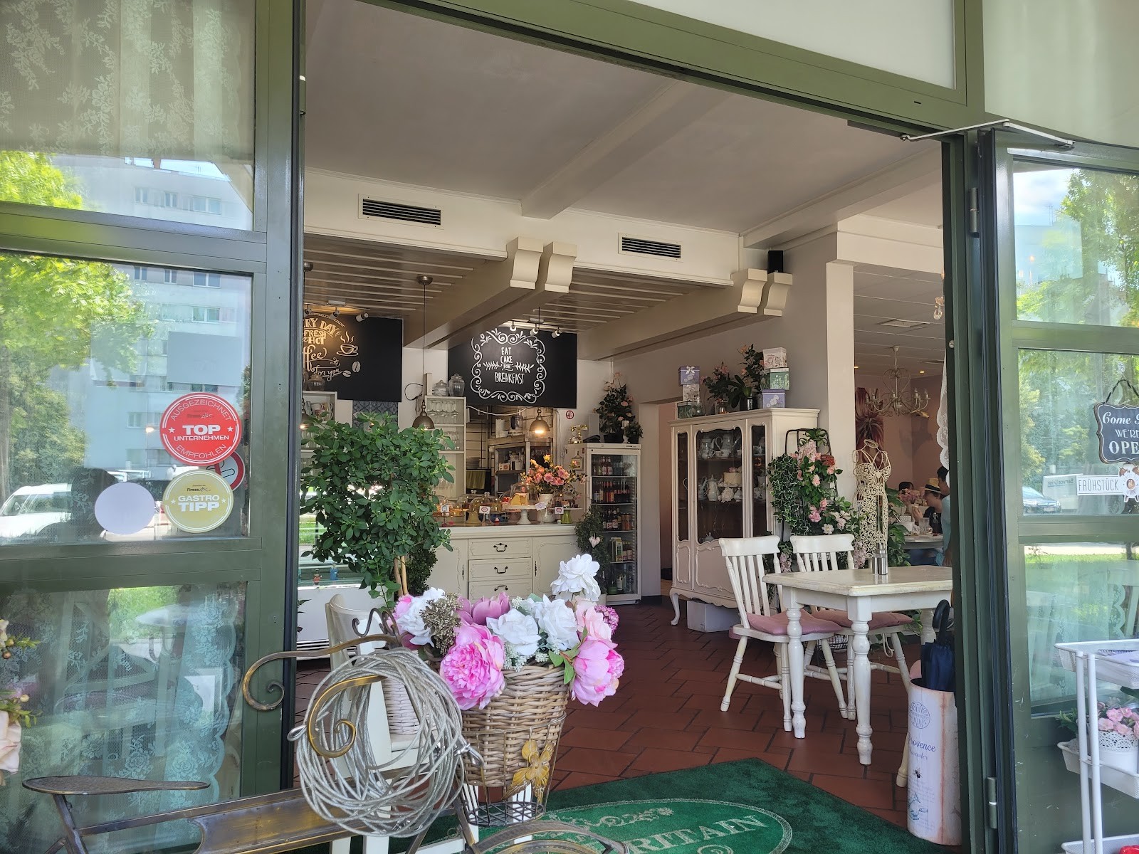 Cafe Little Britain: the place