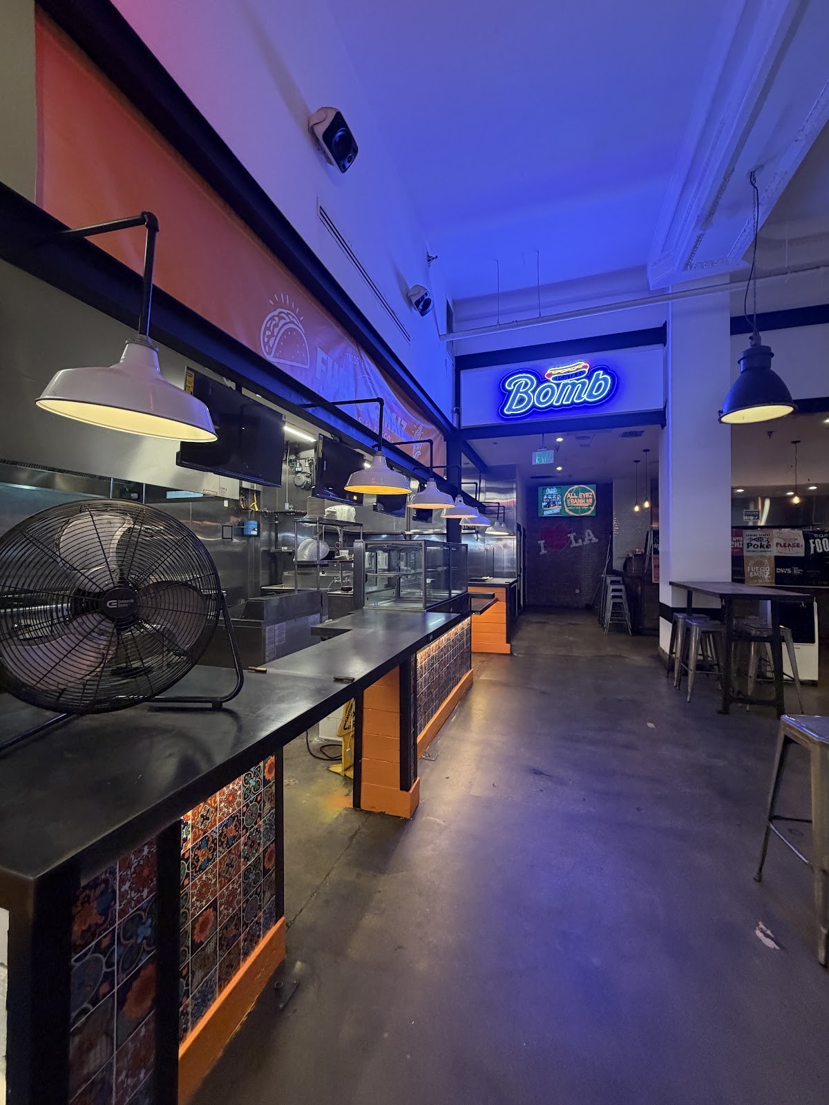 Bomb hot Dog: the place
