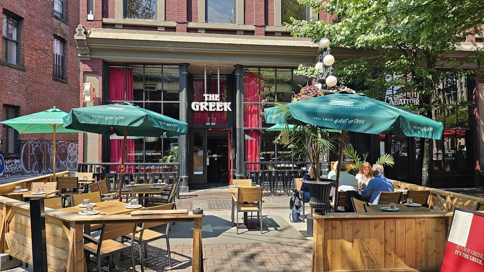 The Greek Gastown: the place