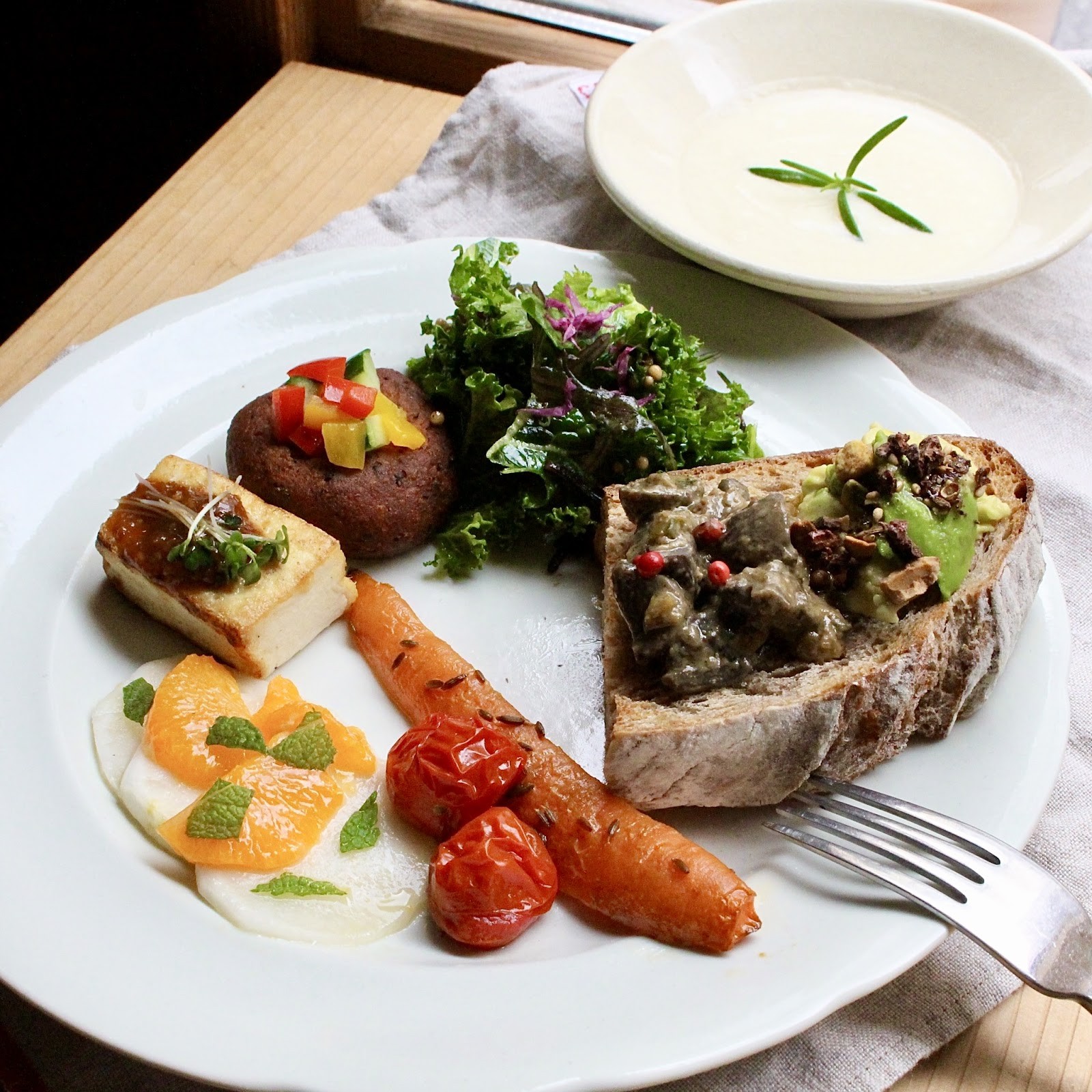 PLANT KITCHEN TOKYO: food & drinks