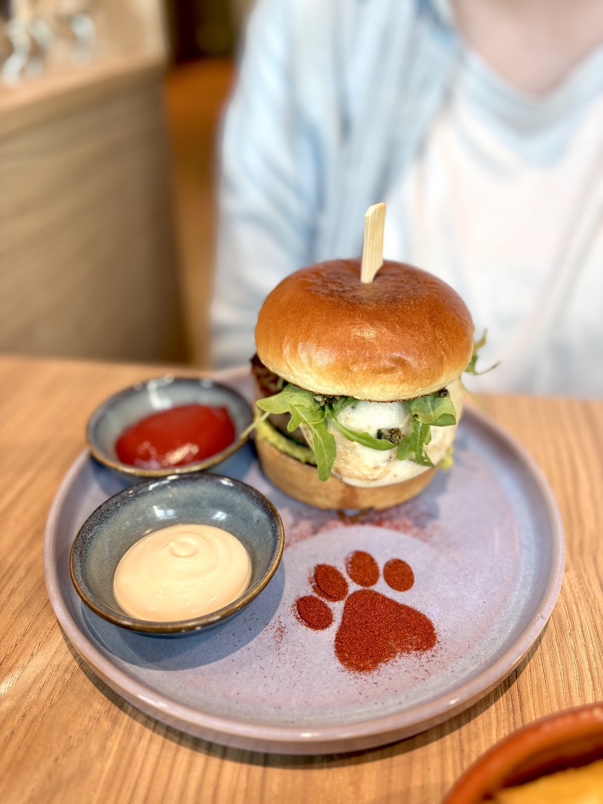 Katzentempel Hamburg Holstenwall: food & drinks