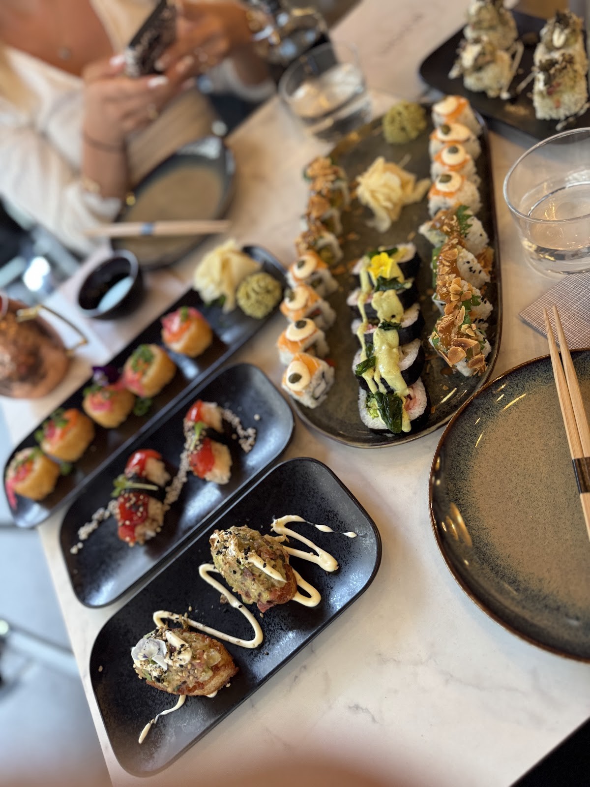 Bloom Sushi Marais: food & drinks