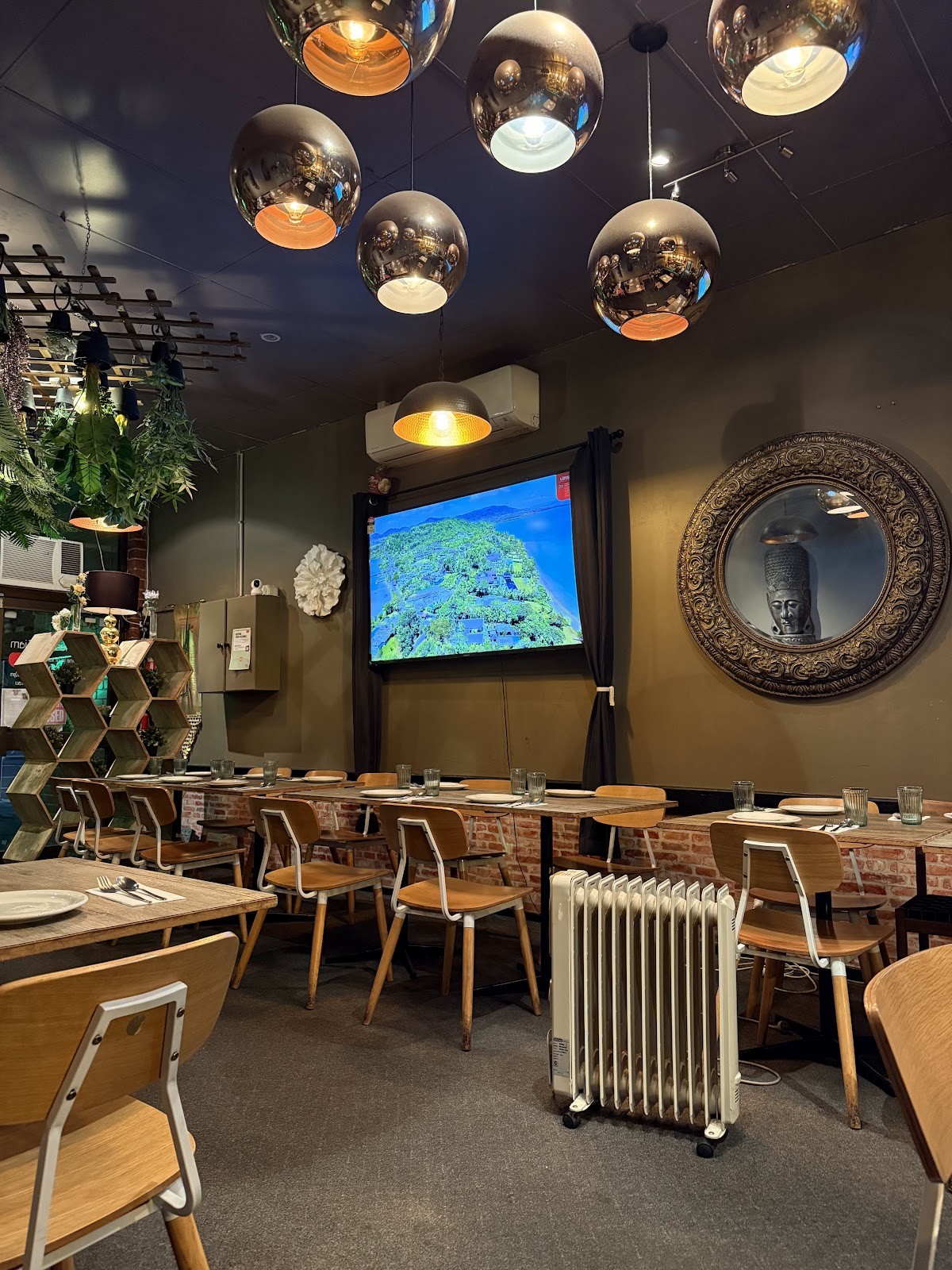 A Taste of Siam Restaurant: the place