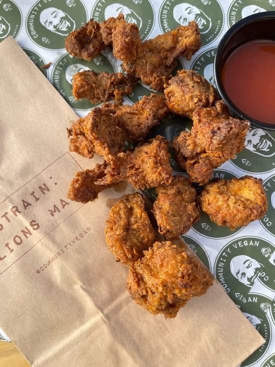COMMUNITY Kitchen + Taproom: food & drinks
