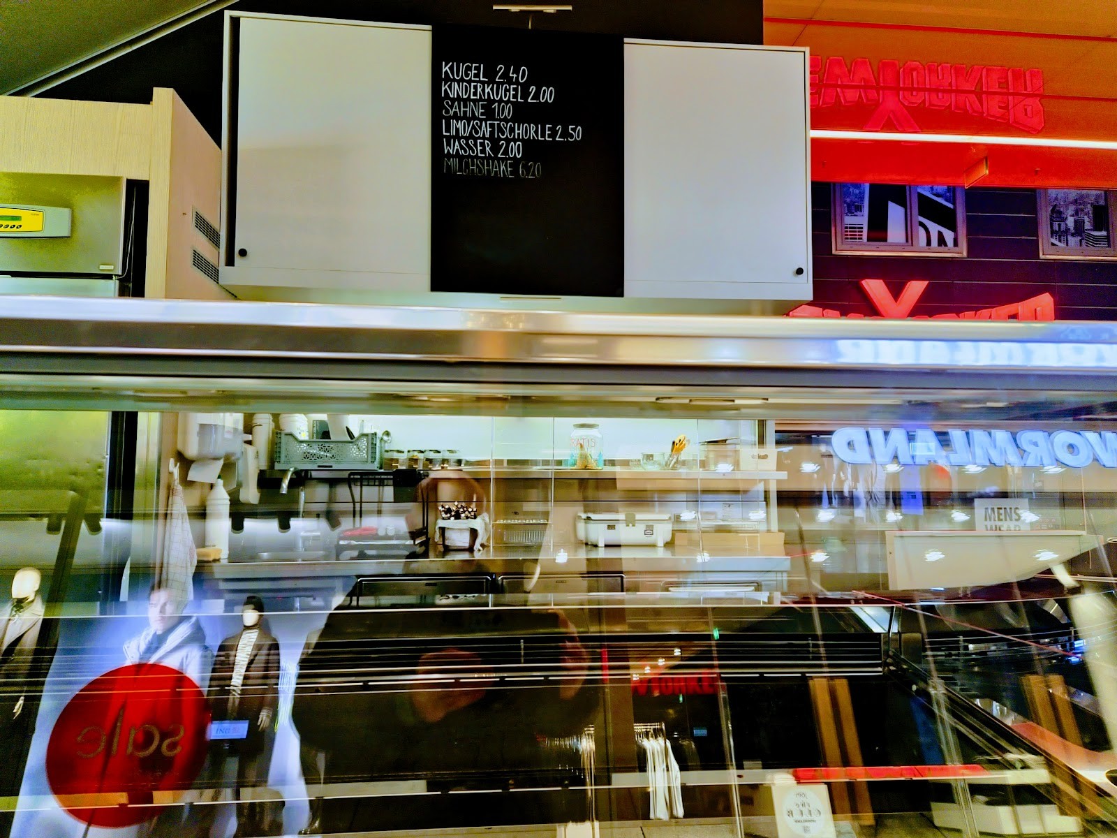 Luicella's - Europapassage: the place