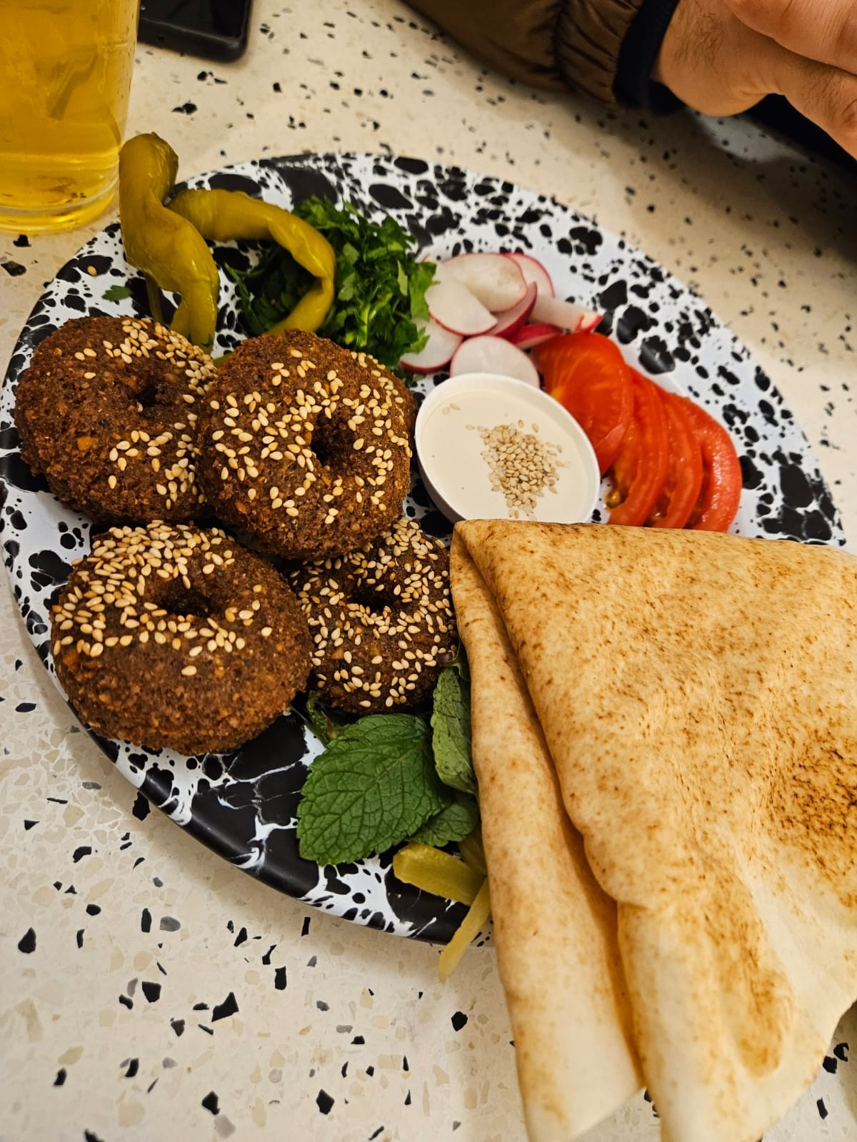 The Lebanese Sajeria Utrechtsestraat: food & drinks