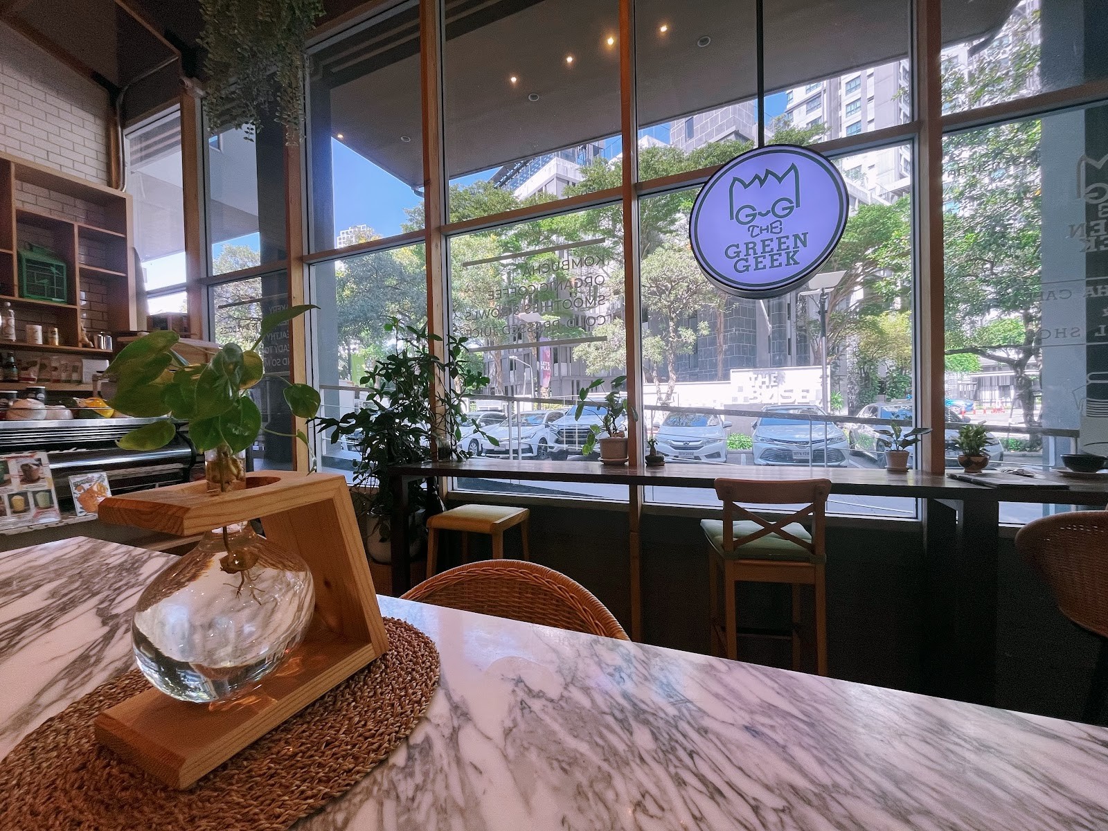 The Green Geek Kombucha Sukhumvit: the place