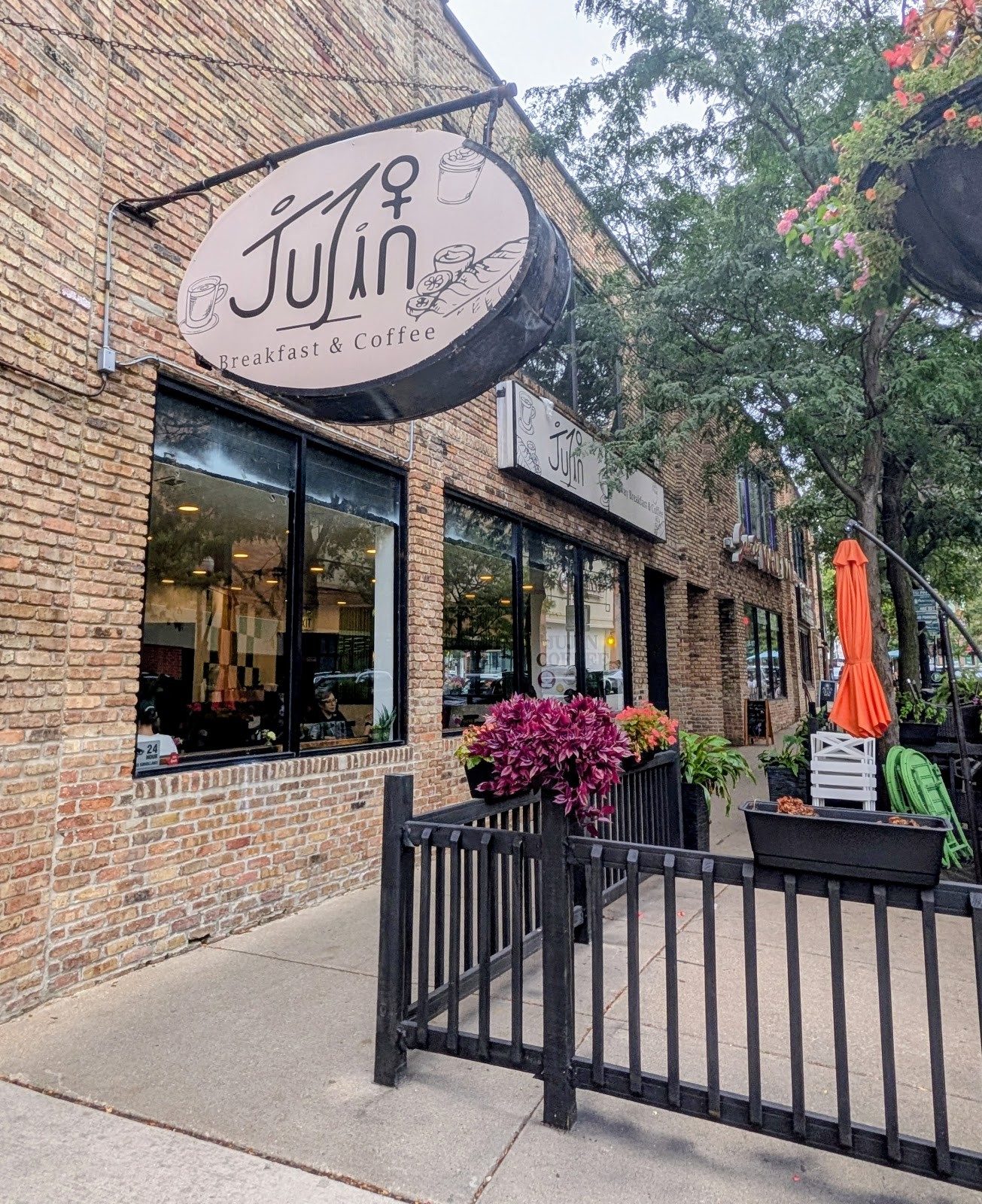 Jujin Broadway Breakfast & Coffee: the place