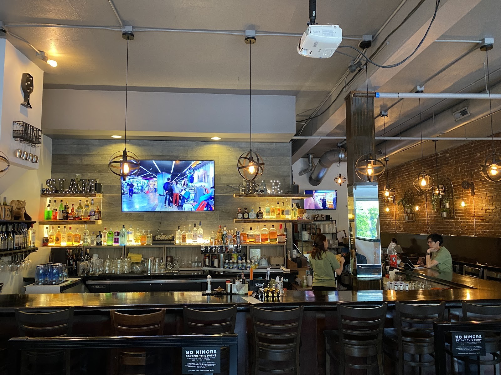 Yes Siam Thai Cafe and Bar: the place
